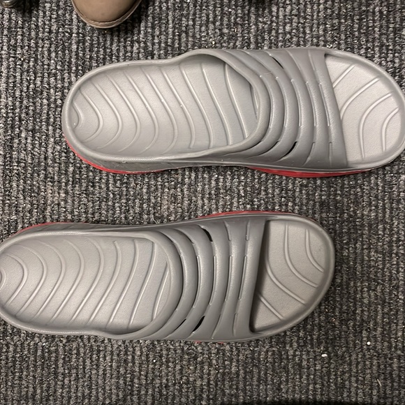 Men’s Slides🔥 - Picture 2 of 3